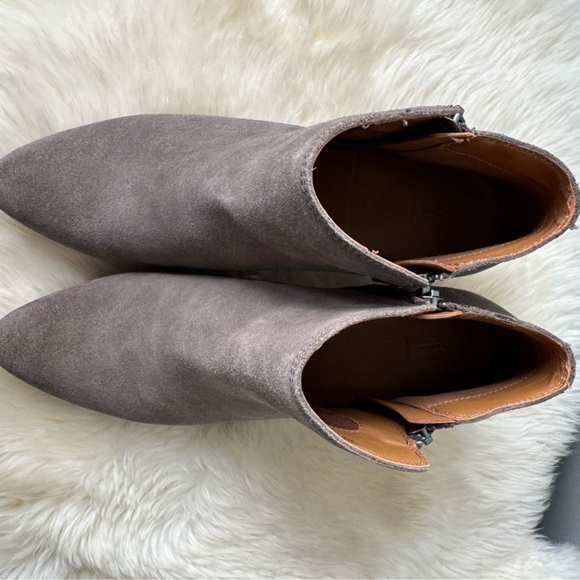 Frye Judith Taupe Double Zip Suede Ankle Booties Size 10 - Picture 11 of 13